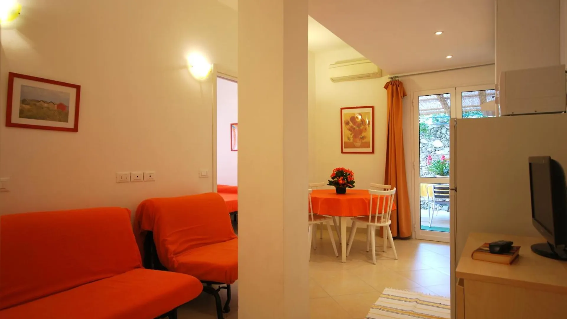 Residence Glicini Finale Ligure Aparthotel