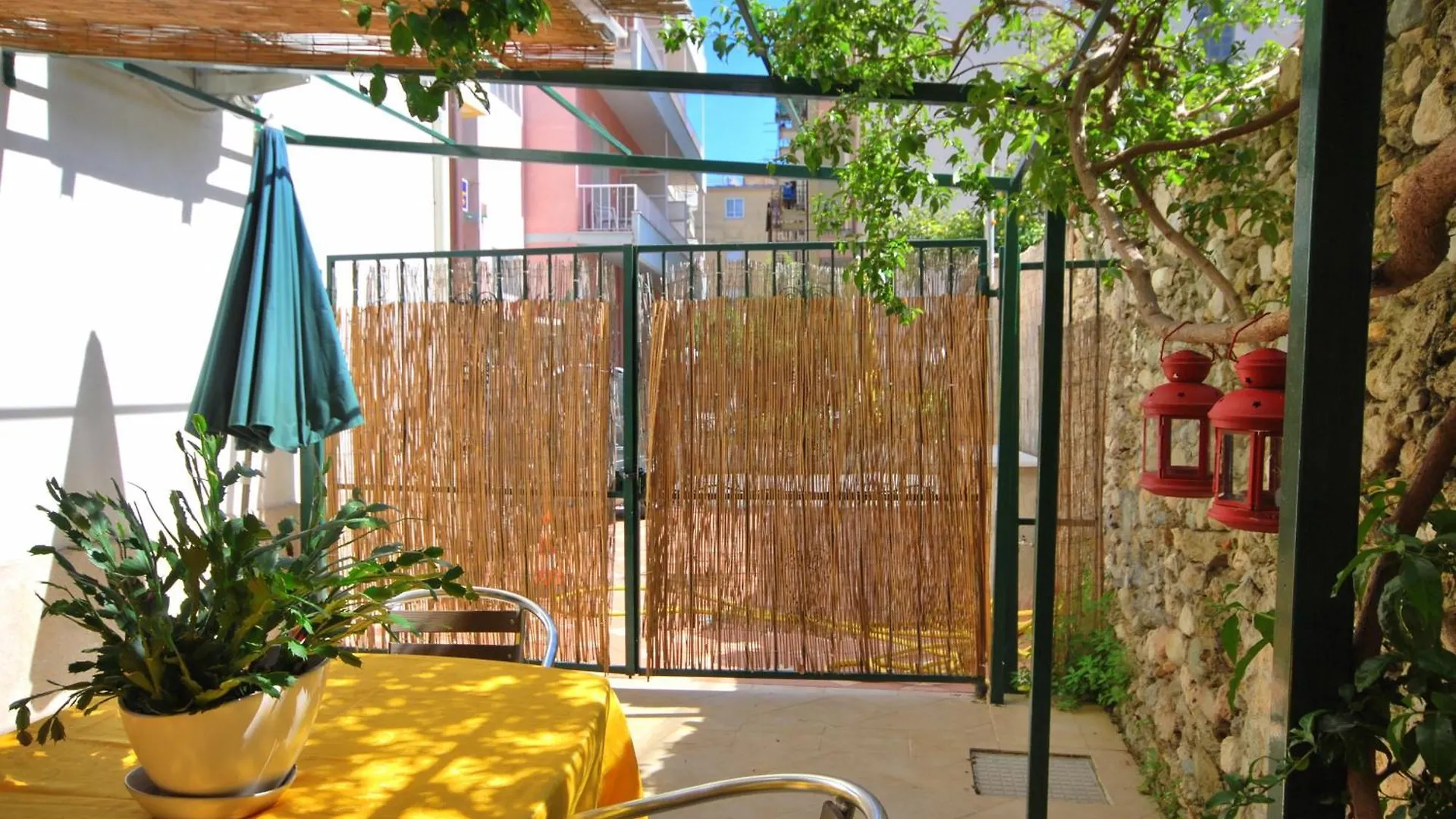 Residence Glicini Finale Ligure Aparthotel