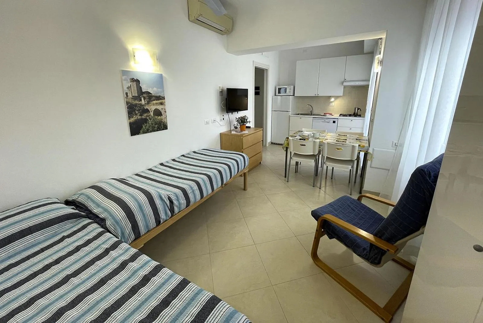 Residence Glicini Finale Ligure 2*,