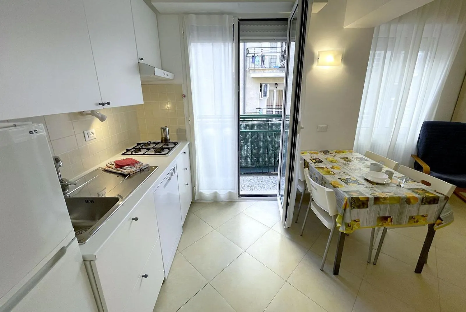 Residence Glicini Finale Ligure 2*,