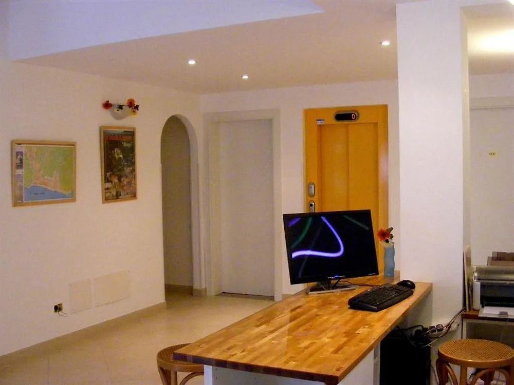 Residence Glicini Finale Ligure 2*,