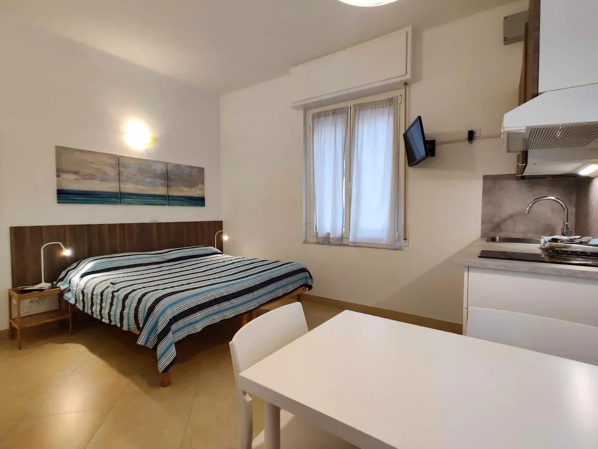 ** Aparthotel Residence Glicini Finale Ligure Italien