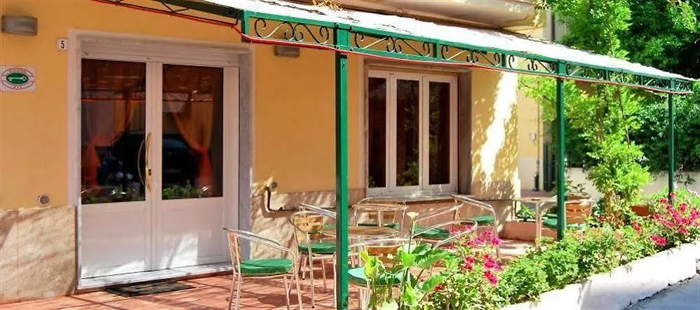 ** Aparthotel Residence Glicini Finale Ligure Italien